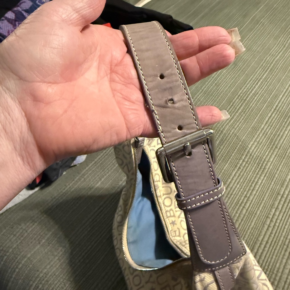Dooney and Bourke Hobo style purse. Cream w/light purple - Picture 10 of 14
